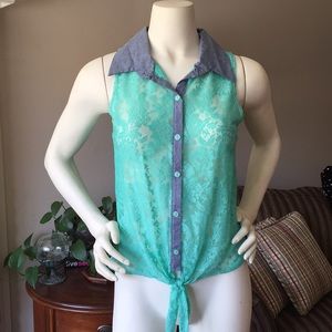 Free Kisses top